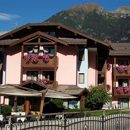 Hotel Quadrifoglio Pinzolo Ngoại thất bức ảnh